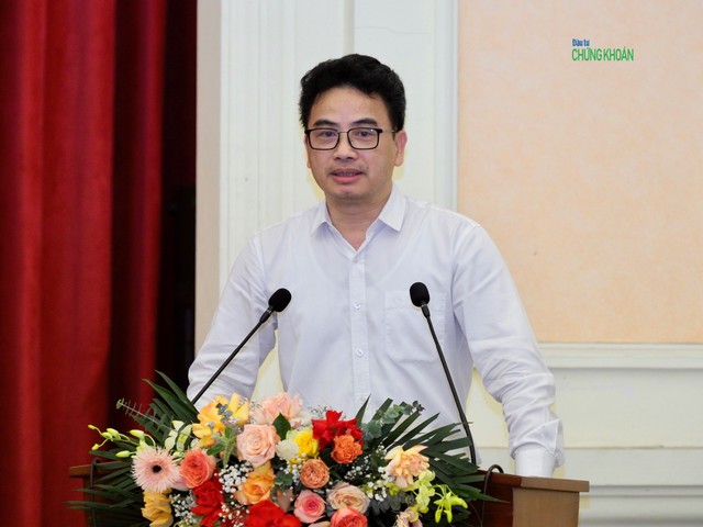 Ông Vũ Ngọc Anh, Vụ trưởng Vụ Khoa học công nghệ và môi trường (Bộ Xây dựng) phát biểu tại buổi họp báo chiều 14/6 (Ảnh: H.Yến)