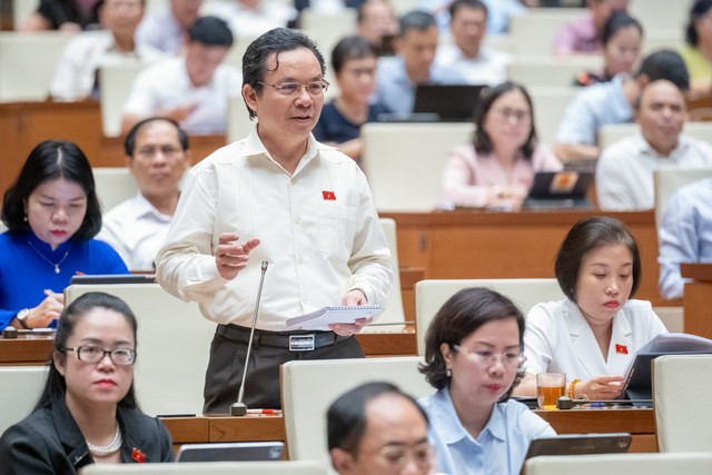 Đại biểu Hoàng Văn Cường phát biểu tại hội trường Quốc hội sáng 20/6