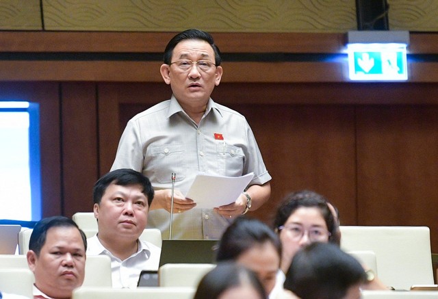 Đại biểu Trần Quốc Tuấn (đoàn Trà Vinh)