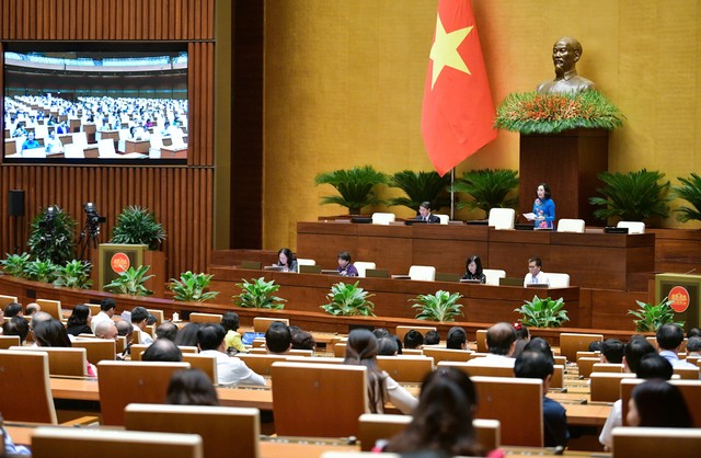 Quốc hội nghe báo cáo tiếp thu giải trình dự án Luật Dược sửa đổi sáng 22/10