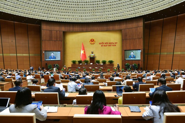 Quốc hội nghe Phó Thủ tướng Chính phủ, Bộ trưởng Bộ Tài chính Hồ Đức Phớc trình bày Tờ trình về dự án Luật sửa đổi, bổ sung một số điều của 7 luật sáng 29/10