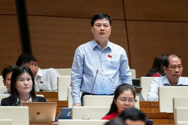 Đại biểu Cầm Hà Chung (đoàn Phú Thọ)