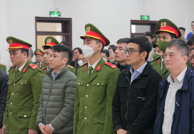 Các bị cáo tại phiên phúc thẩm sáng 26/12 Các bị cáo tại phiên phúc thẩm sáng 26/12