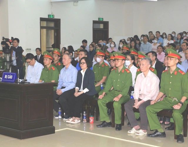 Các bị cáo tại phiên xử sáng 25/3