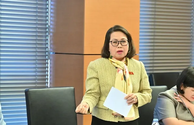 Đại biểu Nguyễn Thị Yến (đoàn TP.HCM) phát biểu về dự án Luật Xây dựng (sửa đổi) tại phiên họp tổ sáng 6/11