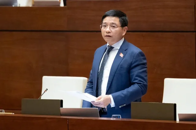 Bộ trưởng Bộ Tài chính Nguyễn Văn Thắng phát biểu tại buổi thảo luận sáng 18/11 Bộ trưởng Bộ Tài chính Nguyễn Văn Thắng phát biểu tại buổi thảo luận sáng 18/11