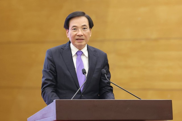 Bộ trưởng, Chủ nhiệm VPCP Trần Văn Sơn cung cấp thông tin tại họp báo Chính phủ chiều 6/12