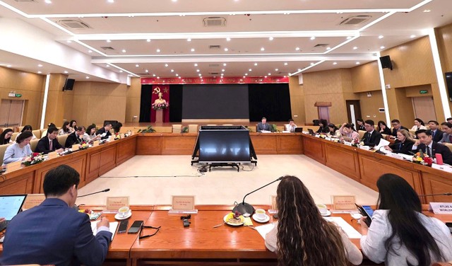 Toàn cảnh buổi làm việc