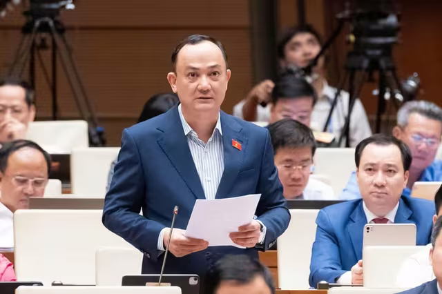 Đại biểu Nguyễn Ngọc Sơn (đoàn Hải Phòng) thảo luận hội trường chiều 20/4