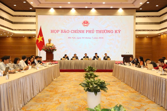 Toàn cảnh buổi họp báo Chính phủ tối 4/5/2026