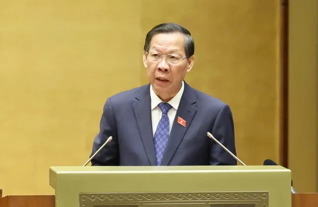 Chủ nhiệm Ủy ban Kinh tế và Tài chính Phan Văn Mãi trình bày Báo cáo thẩm tra dự án Luật sáng 3/8