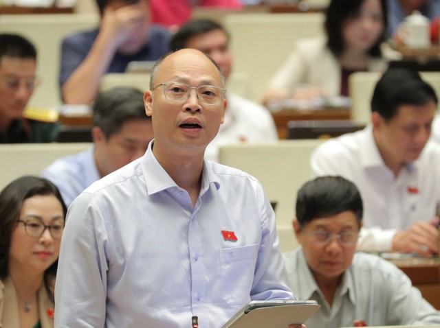 ĐBQH Lê Trung Thành (An Giang) phát biểu tại hội trường chiều 7/8 ĐBQH Lê Trung Thành (An Giang) phát biểu tại hội trường chiều 7/8