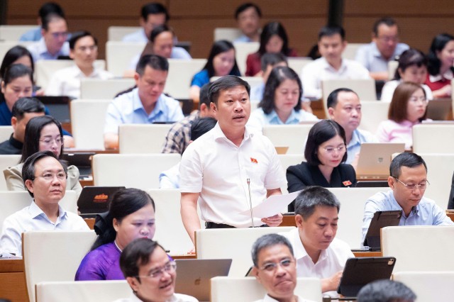 Đại biểu Nguyễn Khánh Vũ (đoàn ĐBQH tỉnh Quảng Trị) đề nghị miễn trừ trách nhiệm cho tổ chức tín dụng khi báo cáo giao dịch đáng ngờ liên quan đến tài sản mã hoá. Đại biểu Nguyễn Khánh Vũ (đoàn ĐBQH tỉnh Quảng Trị) đề nghị miễn trừ trách nhiệm cho tổ chức tín dụng khi báo cáo giao dịch đáng ngờ liên quan đến tài sản mã hoá.