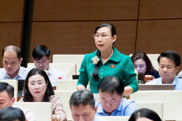 Đại biểu Phan Thị Mỹ Dung (đoàn Tây Ninh) đề nghị luật hoá trách nhiệm của chủ sử dụng lao động trong tuyên truyền, phổ biến pháp luật. Đại biểu Phan Thị Mỹ Dung (đoàn Tây Ninh) đề nghị luật hoá trách nhiệm của chủ sử dụng lao động trong tuyên truyền, phổ biến pháp luật.