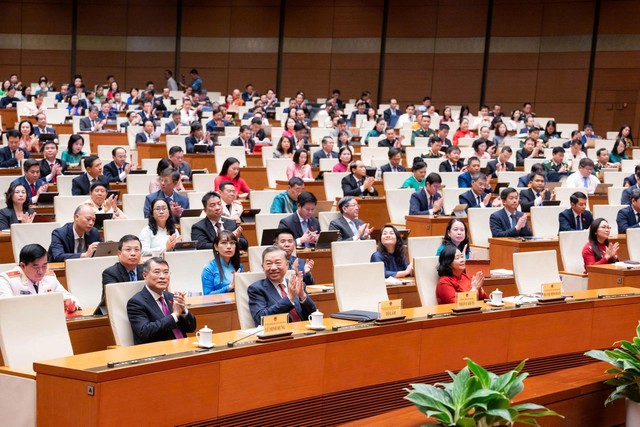 Quang cảnh Phiên bế mạc Kỳ họp chiều 24/8 Quang cảnh Phiên bế mạc Kỳ họp chiều 24/8