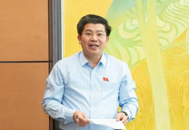 Đại biểu Trần Vũ Khiêm (đoàn Quảng Trị) Đại biểu Trần Vũ Khiêm (đoàn Quảng Trị)