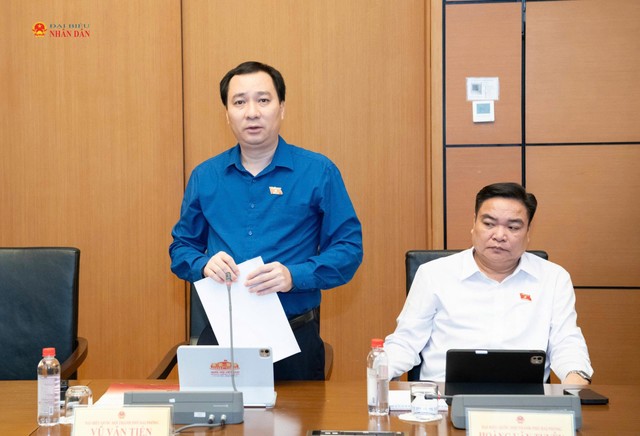 Đại biểu Vũ Văn Tiến (đoàn Hải Phòng) Đại biểu Vũ Văn Tiến (đoàn Hải Phòng)