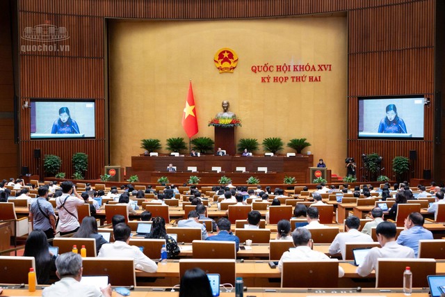 Quốc hội nghe Tờ trình dự án Luật An toàn thực phẩm (sửa đổi) sáng 24/10. Quốc hội nghe Tờ trình dự án Luật An toàn thực phẩm (sửa đổi) sáng 24/10.