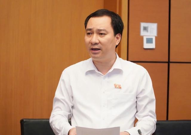 Đại biểu Vũ Văn Tiến (đoàn Hải Phòng) Đại biểu Vũ Văn Tiến (đoàn Hải Phòng)