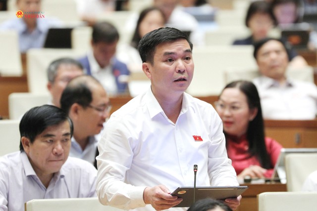 ĐBQH Hà Sỹ Huân (Thái Nguyên) phát biểu thảo luận ĐBQH Hà Sỹ Huân (Thái Nguyên) phát biểu thảo luận