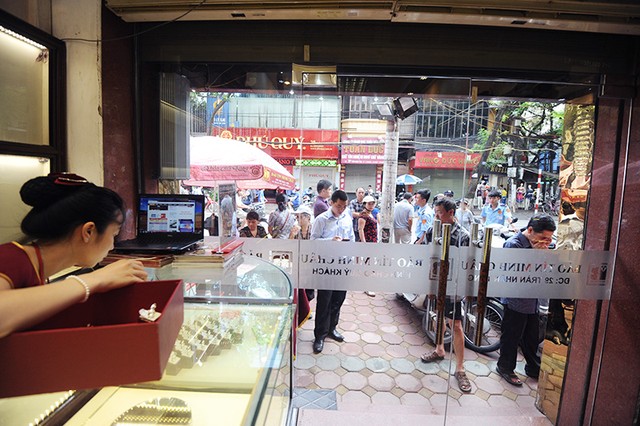 Ai khóc, ai cười trong những ngày sốt giá vàng vừa qua ảnh 1