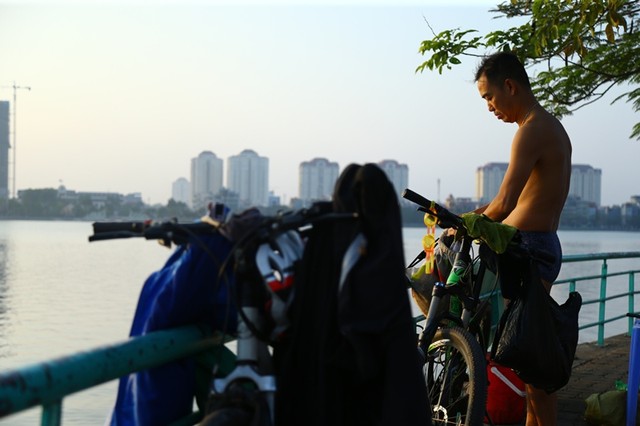 Hà Nội không mùa đông: Dân vẫn tắm hồ, đào quất lâm nguy ảnh 9