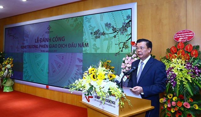 Bộ trưởng Bộ Tài chính đánh cồng khai trương phiên giao dịch đầu năm 2017 ảnh 4