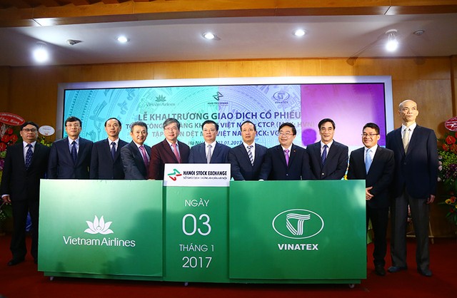 Bộ trưởng Bộ Tài chính đánh cồng khai trương phiên giao dịch đầu năm 2017 ảnh 5