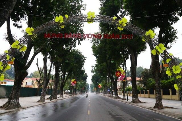 Phố phường Hà Nội vắng vẻ sáng mùng 1 Tết ảnh 10
