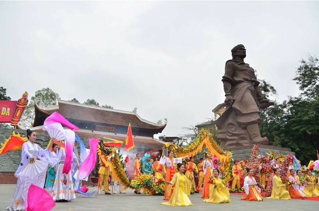 Người dân chen chân xem hội Gò Đống Đa ảnh 11