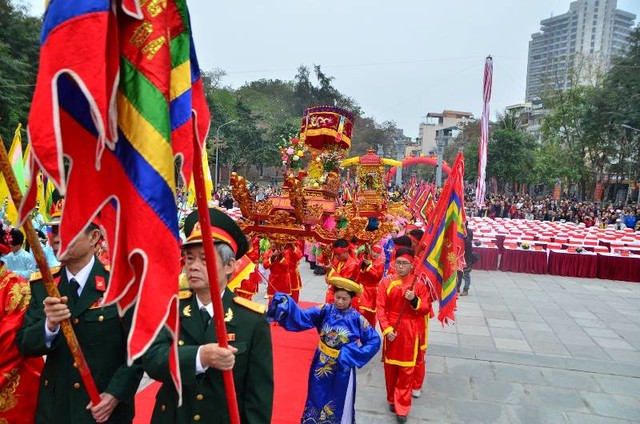 Người dân chen chân xem hội Gò Đống Đa ảnh 5