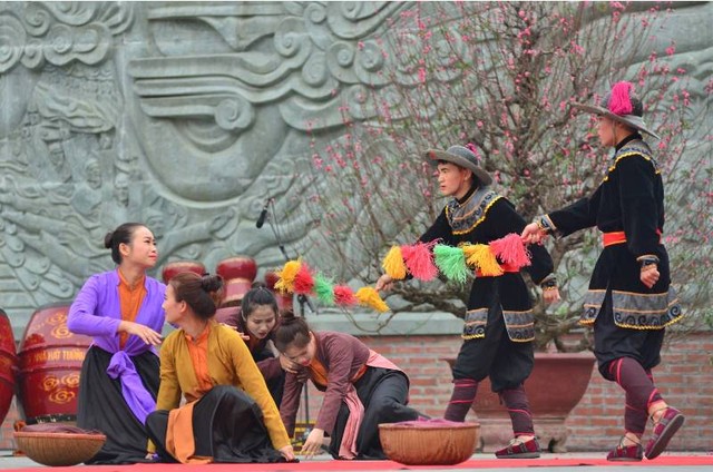 Người dân chen chân xem hội Gò Đống Đa ảnh 8