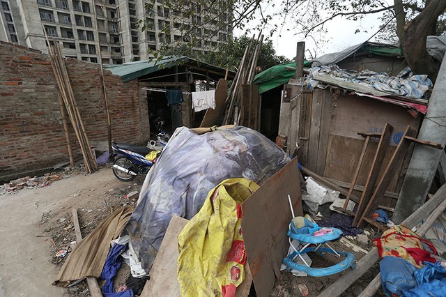 Kim tiêm giăng lối vào khu nhà bỏ hoang Pháp Vân - Tứ Hiệp ảnh 11