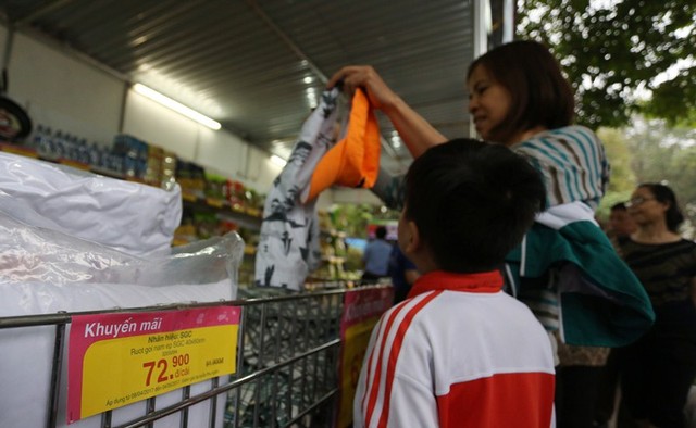 Sập gụ khảm trai giá hơn 1 tỷ đồng tại Hội chợ Nông sản  ảnh 11