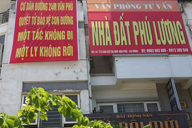 Nhà dân khu đô thị Văn Phú chăng đầy băng rôn phản đối việc hạ ngầm đường điện ảnh 5