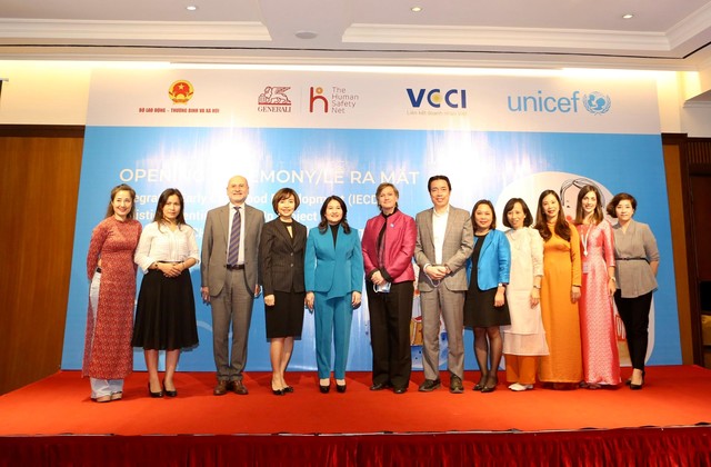 Generali và Tổ chức The Human Safety Net phối hợp cùng UNICEF, Bộ Lao động, Thương binh và xã hội, Phòng Thương mại Công nghiệp Việt Nam ra mắt dự án “Làm Cha Mẹ trong Phát triển Toàn diện Trẻ Thơ”.