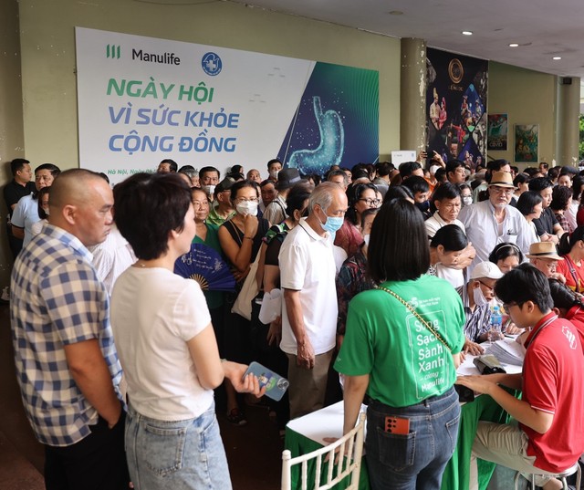 Người dân được khám sức khỏe miễn phí trong chương trình ‘Sống Sạch - Sành – Xanh’ giai đoạn I, diễn ra vào tháng 7/2024.