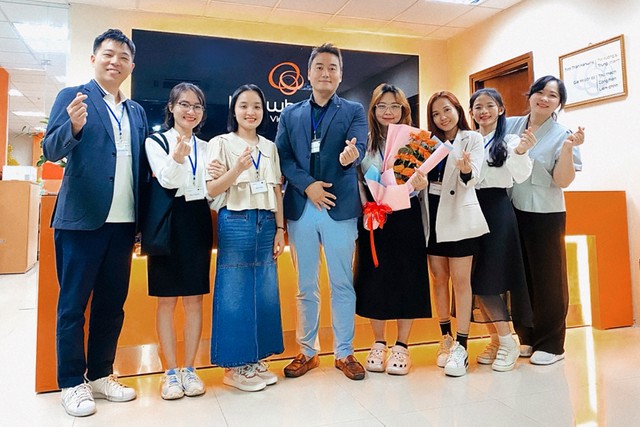 CEO Park Kyoung Bae (đứng giữa) cùng đội ngũ Hanwha Financial Technology