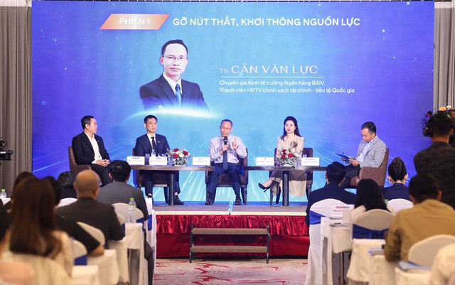 Các diễn giả tham gia thảo luận trong phiên 1 của Hội thảo với chủ đề "Gỡ nút thắt, khơi thông nguồn lực". Ảnh: Lê Toàn Các diễn giả tham gia thảo luận trong phiên 1 của Hội thảo với chủ đề "Gỡ nút thắt, khơi thông nguồn lực". Ảnh: Lê Toàn