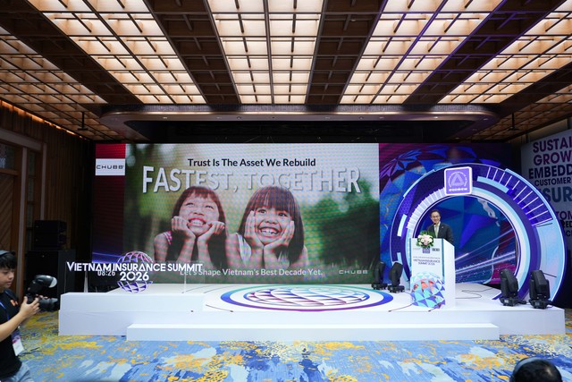Tại phiên toàn thể Vietnam Insurance Summit 2026, ông Sang Lee, Chủ tịch Chubb Life khu vực Đông Nam Á và New Zealand kiêm Tổng giám đốc Chubb Life Việt Nam, cùng các diễn giả chia sẻ góc nhìn về những động lực tái định hình ngành bảo hiểm. Tại phiên toàn thể Vietnam Insurance Summit 2026, ông Sang Lee, Chủ tịch Chubb Life khu vực Đông Nam Á và New Zealand kiêm Tổng giám đốc Chubb Life Việt Nam, cùng các diễn giả chia sẻ góc nhìn về những động lực tái định hình ngành bảo hiểm.