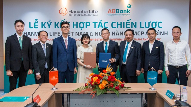 Ban lãnh đạo của Hanwha Life Việt Nam và ABBank tại Lễ ký kết Ban lãnh đạo của Hanwha Life Việt Nam và ABBank tại Lễ ký kết