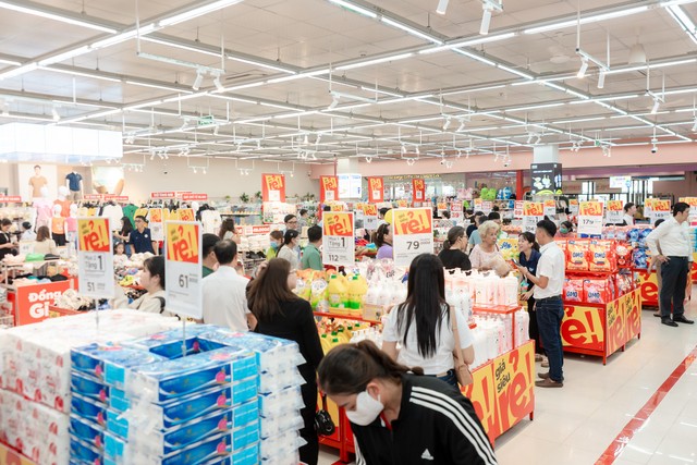 Nhiều sản phẩm thiết yếu gia đình được bày bán với giá ưu đãi tại hệ thống WinMart