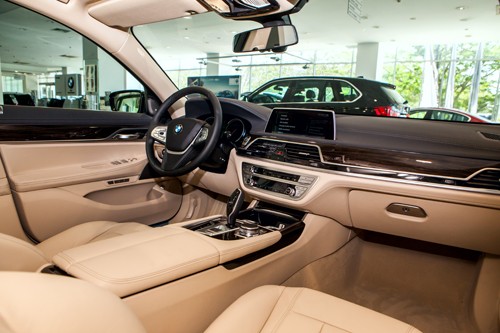 Sedan hạng sang BMW Serie 7 dính lỗi túi khí ảnh 5