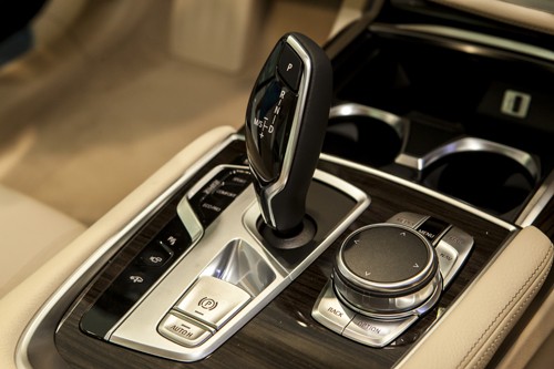 Sedan hạng sang BMW Serie 7 dính lỗi túi khí ảnh 6