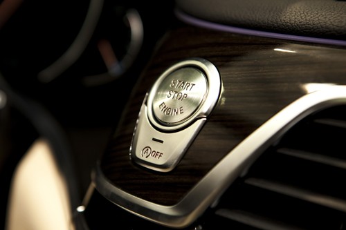 Sedan hạng sang BMW Serie 7 dính lỗi túi khí ảnh 7