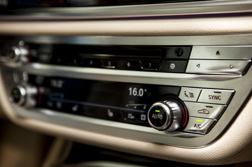 Sedan hạng sang BMW Serie 7 dính lỗi túi khí ảnh 8