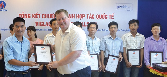 Viglacera phát triển con người, đào tạo nhân lực đạt tiêu chuẩn Anh ảnh 1