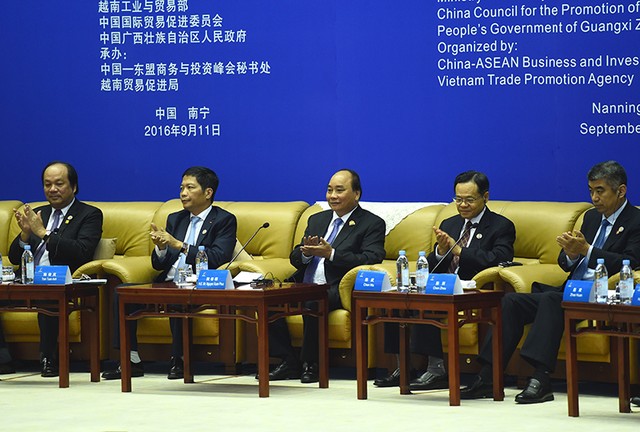 Thủ tướng Nguyễn Xuân Phúc đối thoại với các doanh nghiệp hàng đầu Trung Quốc ảnh 2