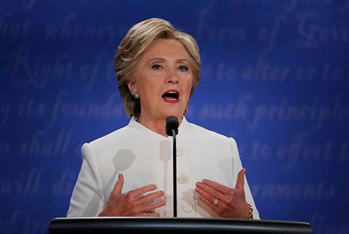 Trump thất thế trong đối đầu lần 3 với câu trả lời 'thảm họa' ảnh 1