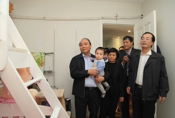 Thủ tướng Nguyễn Xuân Phúc: Chính phủ ưu tiên vốn cho các dự án nhà ở xã hội  ảnh 1